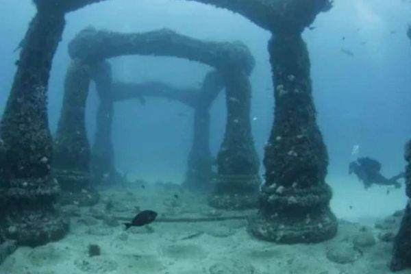 60 ancient settlements with stone houses under water were found